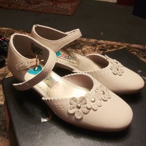 Women's 10, girls 2, & men's 16